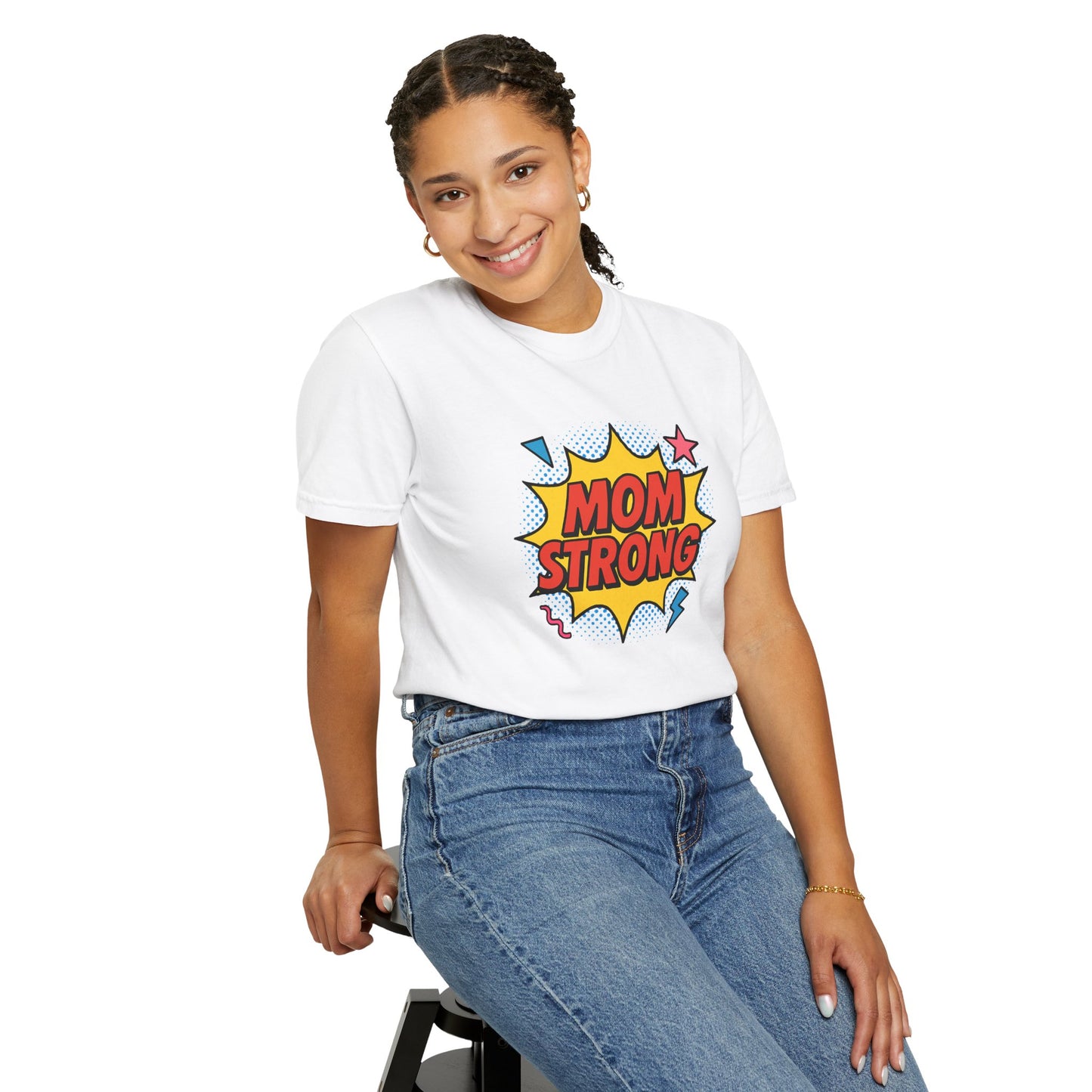 Mom Strong Graphic T-Shirt - Empowering Gift for Mothers