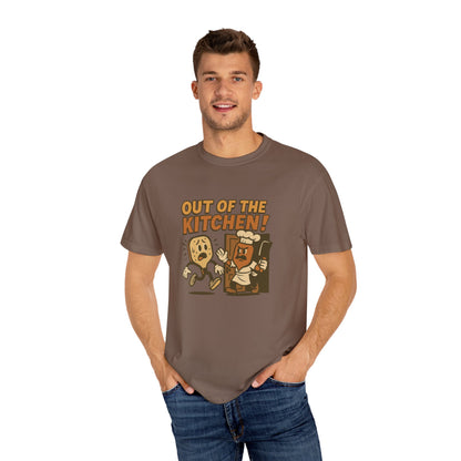 Out of the Kitchen! Funny Pickleball T-Shirt – Retro Cartoon Chef Paddle Design for Players Who Love Pickleball and Laughs