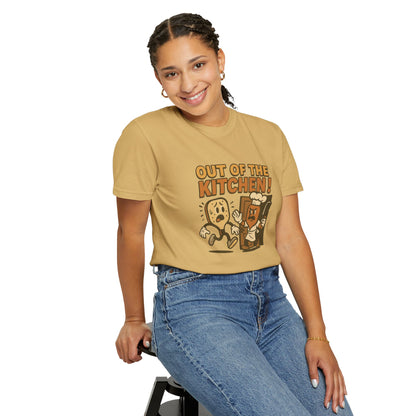 Out of the Kitchen! Funny Pickleball T-Shirt – Retro Cartoon Chef Paddle Design for Players Who Love Pickleball and Laughs