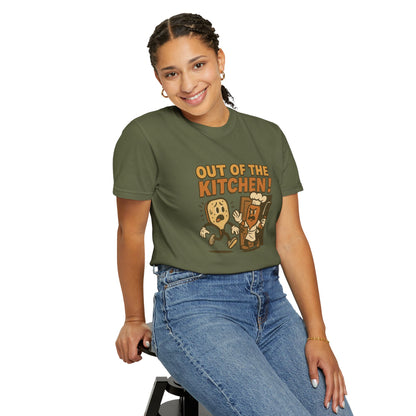 Out of the Kitchen! Funny Pickleball T-Shirt – Retro Cartoon Chef Paddle Design for Players Who Love Pickleball and Laughs
